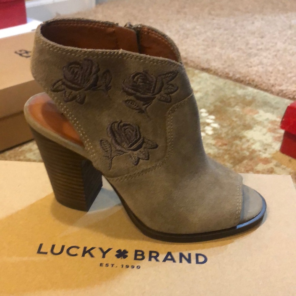 Lucky sandal